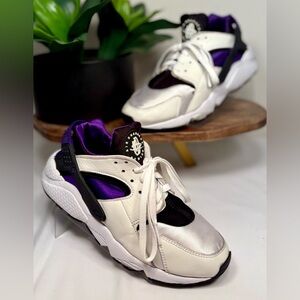 Nike Air Huarache OG "Purple Punch" (DH4439-105) - Women’s Size 9.5